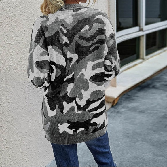 CLEARANCE Gray Camouflage Button Front Knit Cardigan - Picture 4 of 7